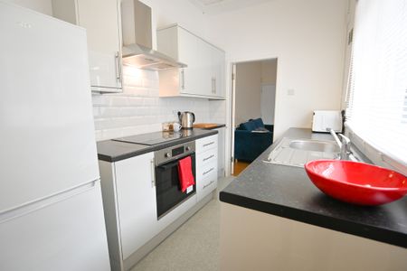 3 bed terraced house to rent in Crowther Street, Stoke-on-Trent, Staffordshire - Photo 2