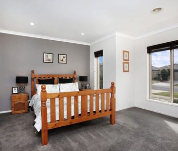 Spacious Family Living with Room to Grow - Photo 4