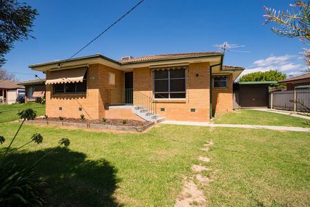 47 ANDERSON STREET, Wodonga VIC 3690 - House For Rent | Domain - Photo 5