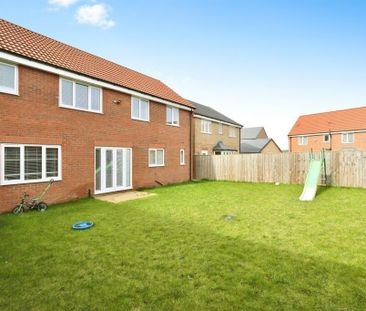 4 bedroom detached house to rent - Photo 5