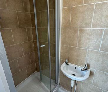 Rear Flat, 76 Station Road Room 2 - Photo 6