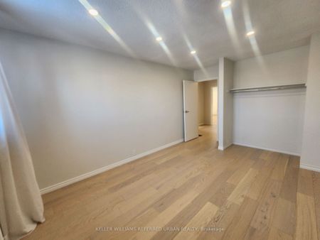 Detached Home For Lease | N8136372 - Photo 2