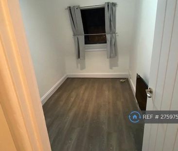 2 bedroom penthouse to rent - Photo 2