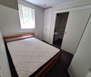 Compact Sunny Apartment - Photo 1