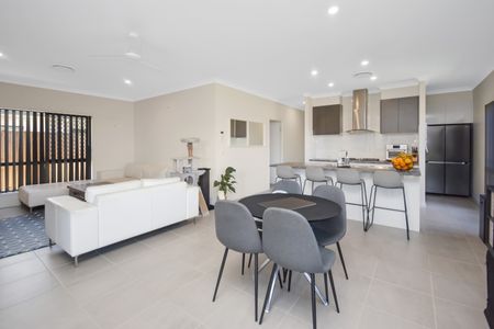 Stunning 4 Bedroom home in Caboolture - Ducted Aircon & 8kw Solar System - Photo 4