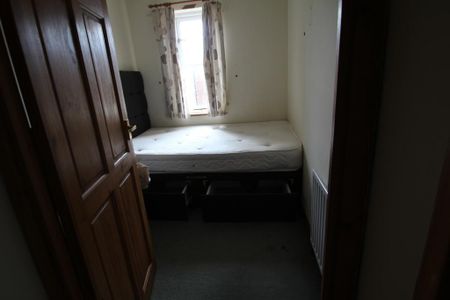 2 bedroom semi-detached house to rent - Photo 3