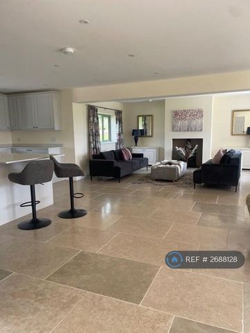 6 bedroom semi-detached house to rent - Photo 3