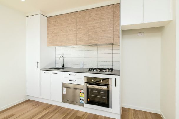 Modern 1-Bedroom Apartment in Bonbeach – Beachside Living at Its Best! - Photo 1