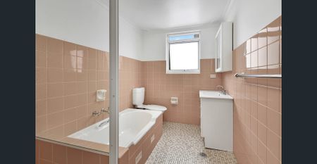 Bright & Spacious 2-Bedroom Apartment in Prime Wollstonecraft Location - Photo 3