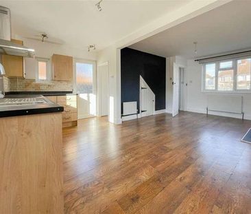 Hampden Avenue, Eastbourne, BN22 - Photo 2