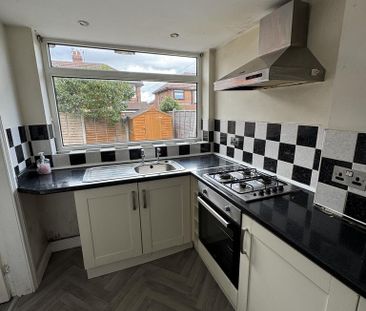 2 bedroom semi-detached house to rent - Photo 3
