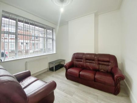 4 bedroom terraced house to rent - Photo 4