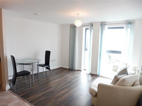 2 bedroom flat to rent - Photo 1