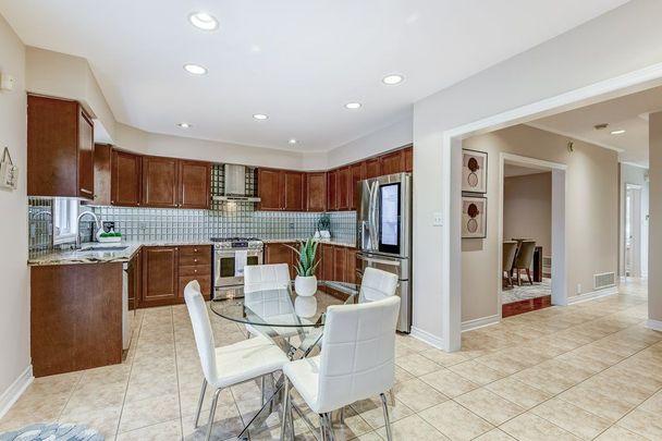 For Lease - 42 Mynden Way, Newmarket, Ontario - Photo 1