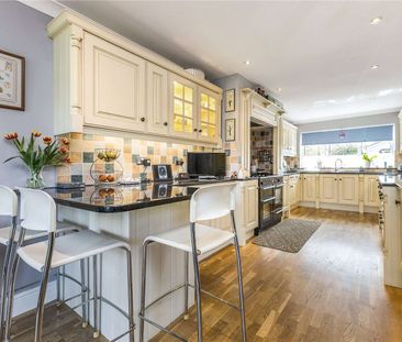 An impressive family residence in the prestigious village of Bray, ... - Photo 5