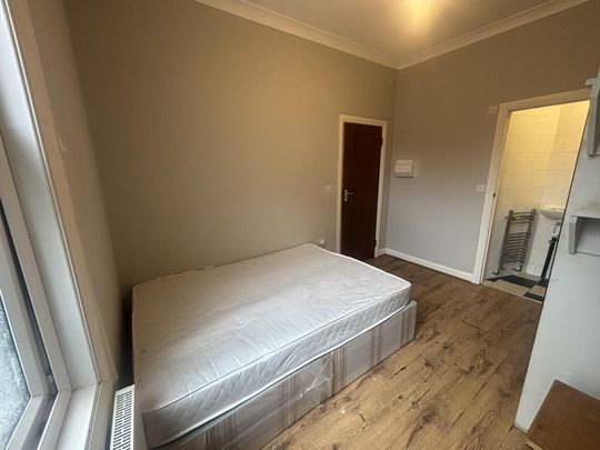 1 bedroom bedsit to rent - Photo 1
