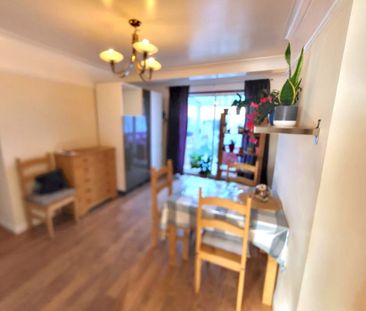 3 Bed Terraced House, Burley Close, SW16 - Photo 3