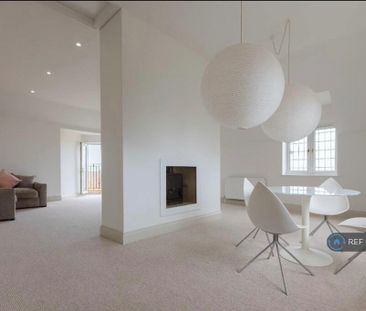 2 bedroom penthouse to rent - Photo 2