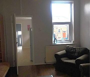 3 bedroom flat to rent - Photo 1