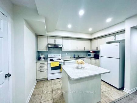 For Lease - 1 Eaton Park Lane Unit# 9, Toronto, Ontario - Photo 2