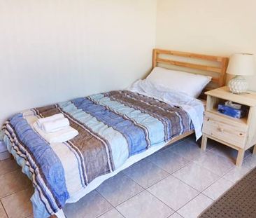 Single bedroom with private access - Photo 2