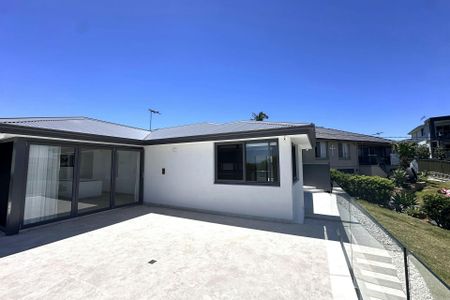 LUXURY NEWLY RENOVATED THREE-BEDROOM HOME WITH BREATHTAKING ELEVATED VIEWS - Photo 4