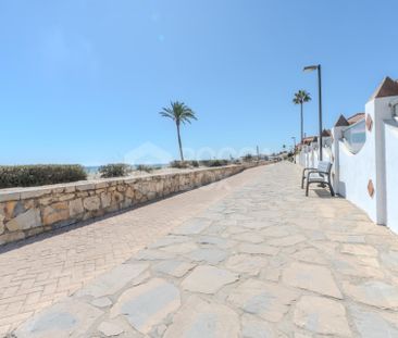 Charming Beachside Townhouse in Marina de Casares - Foto 1