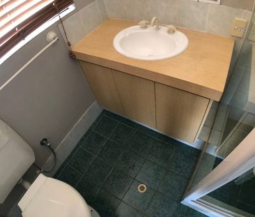 Stylish Family Living in Prime Success Location - $850 per week - Photo 4