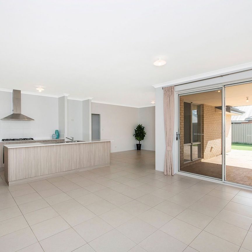 Level up in South Yunderup - Photo 1