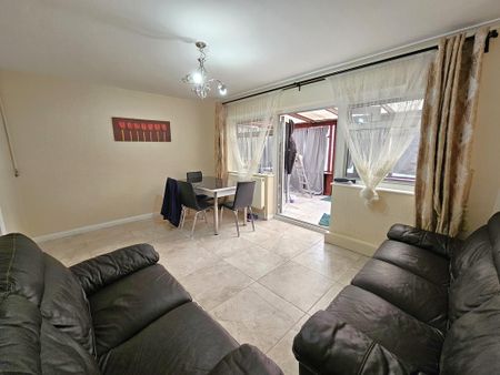 3 bedroom detached house to rent - Photo 3