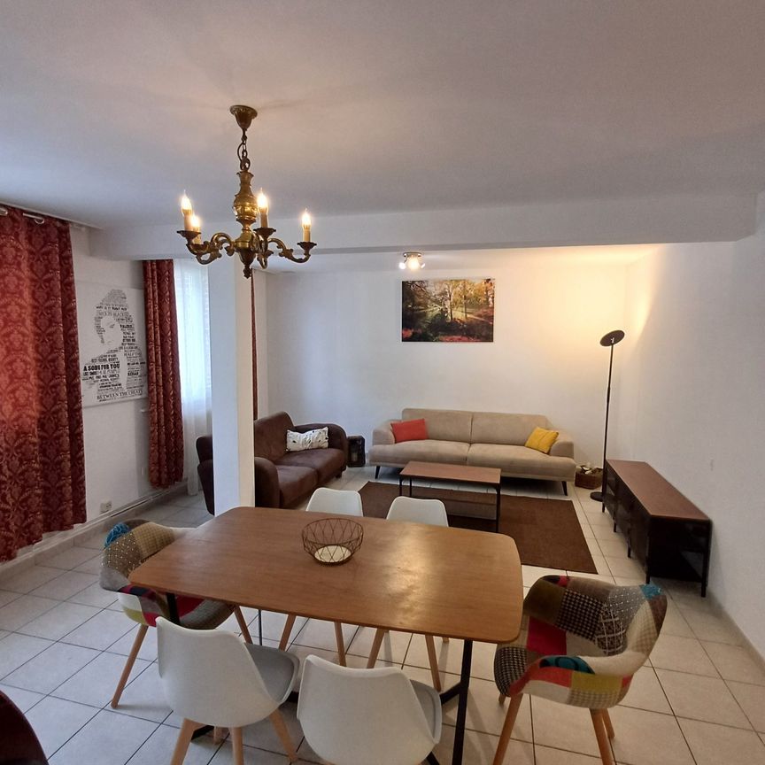 Location Appartement 4 pièces 87m² LILLE 59800 - Photo 1