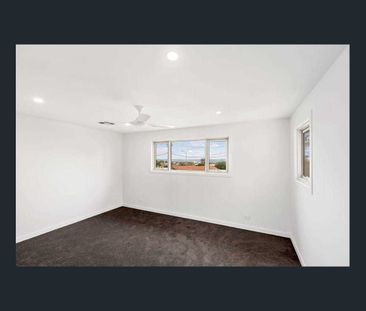 Minutes to Main St Mornington & Benton Square.. - Photo 6