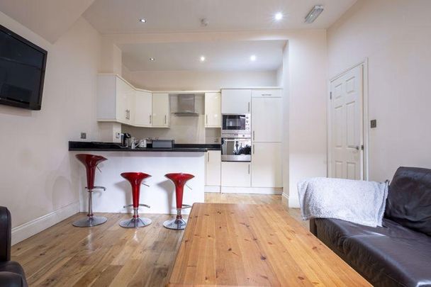3 bedroom flat to rent - Photo 1
