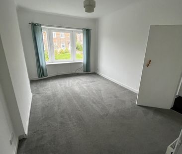 3 Bed Flat, Gladsmuir Road, G52 - Photo 3