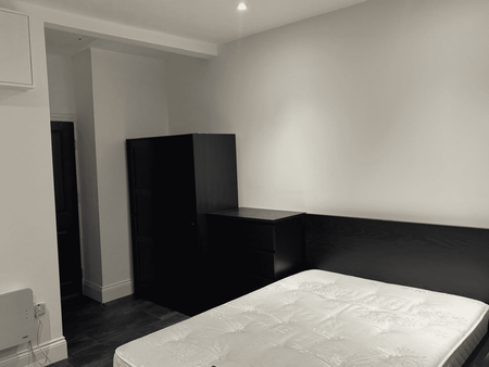 Studio to rent - Photo 2