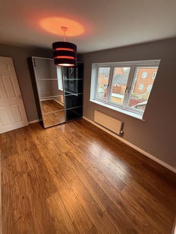 2 Bed End Terrace, Surrey Drive, CV3 - Photo 2