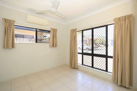 Fully Tiled and Air Conditioned Family Home - Huge Patio - Excellent Value - Photo 2