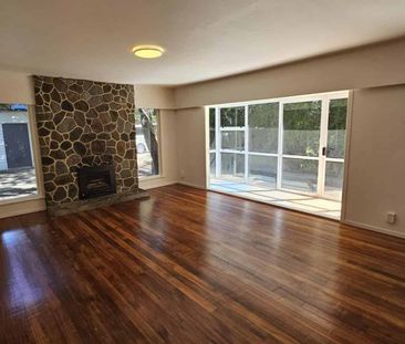 LARGE HOME FOR FAMILIES OR FLATTIES! - Photo 1