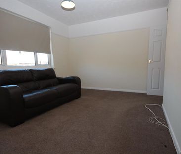 2 bedroom Flat to let - Photo 4