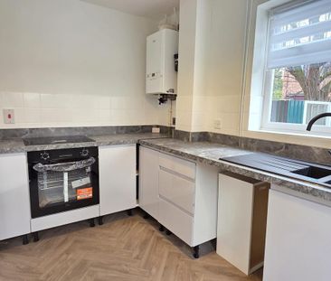 3 bedroom semi-detached house to rent - Photo 6