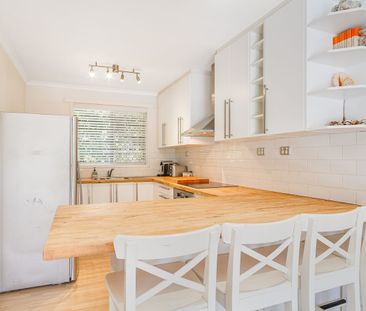 Coastal Living Made Easy – 6 Month Lease Only Fully Furnished Retre... - Photo 4