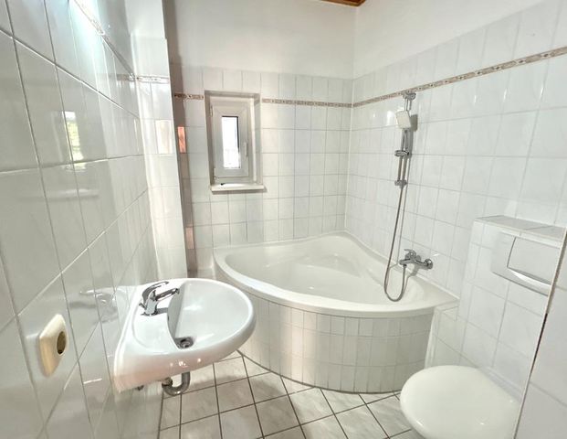 Sanierte 2-Zimmer-Wohnung mit Badewanne - Foto 1