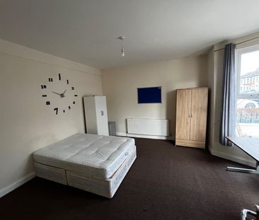 Room in a Shared House, Lansdowne Road, IG3 - Photo 3