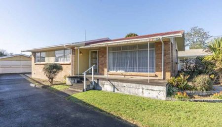 Easy Living in a Spacious Three Bedroom Home - Photo 2