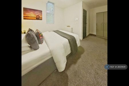 1 bedroom in a house share to rent - Photo 3