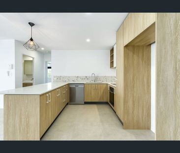 Gorgeous 3 Bedroom unit close to the waterfront in Woody Point! - Photo 6