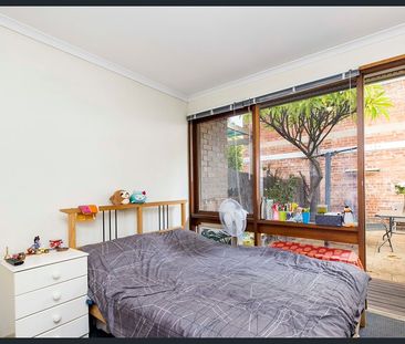 5-bedroom shared house / townhouse, Chatham Street - Photo 2