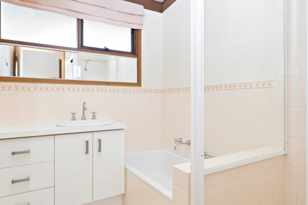 Within minutes to the beach - Photo 1