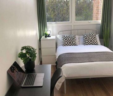 Victoria Park Square Room 1 - Photo 2