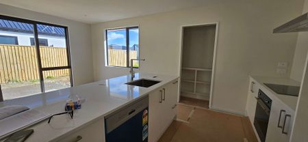 Brand new three bedroom home - Photo 4